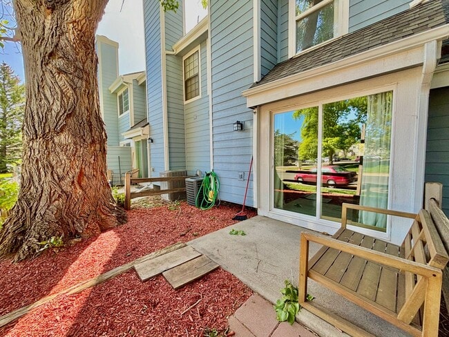 Building Photo - Charming 2 Bed 1.5 Bath Townhome in West F...