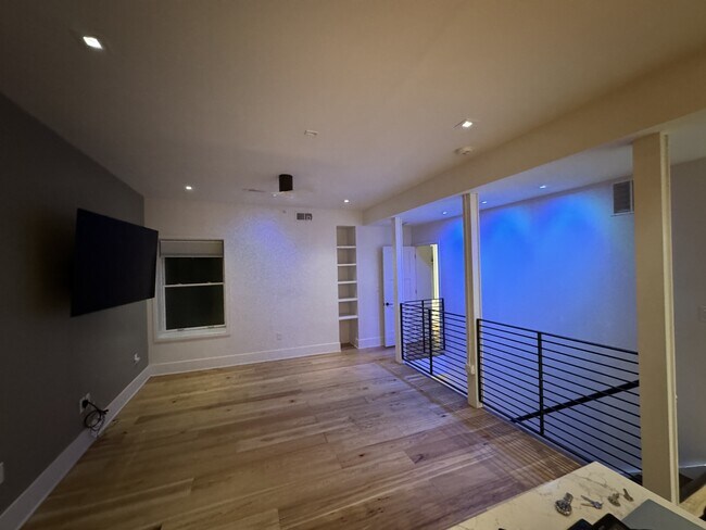 Building Photo - 32 E Court St