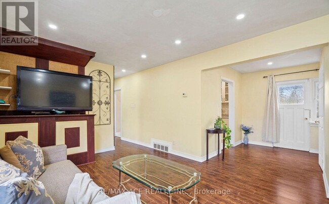 Photo du bâtiment - 25 Overture Rd