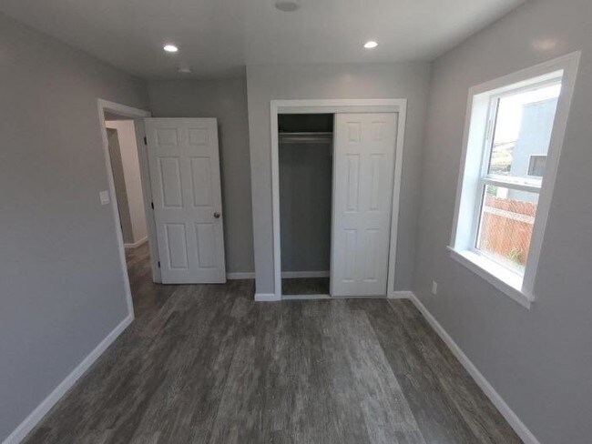 Building Photo - 3 bedroom in Los Angeles CA 90026