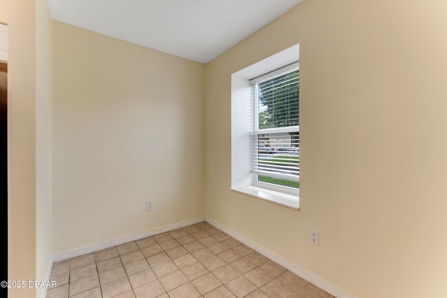 Building Photo - 121 Bob White Ct