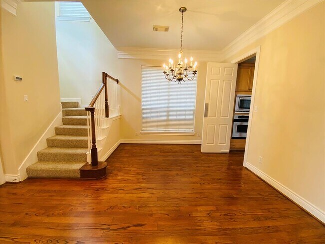 Building Photo - 3214 S Pemberton Cir Dr