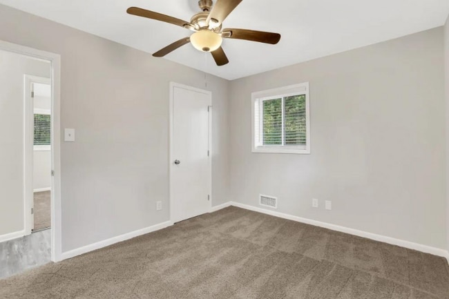 Building Photo - 2830 Altaview Dr SE