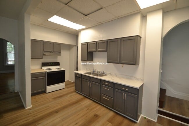 Foto del edificio - 310 E 16th St