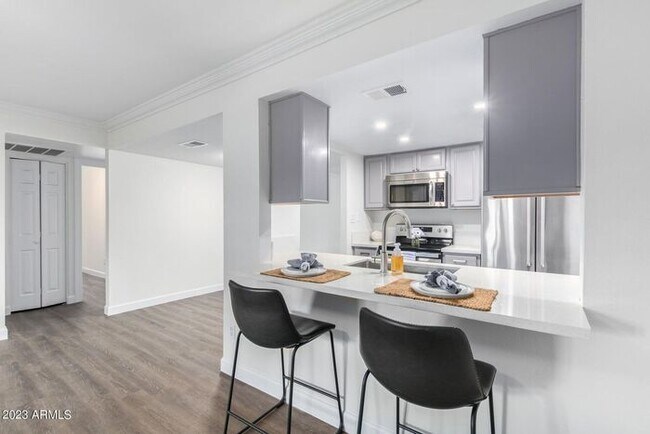 Foto del edificio - Furnished Optional 3 bed 2 bath Townhome