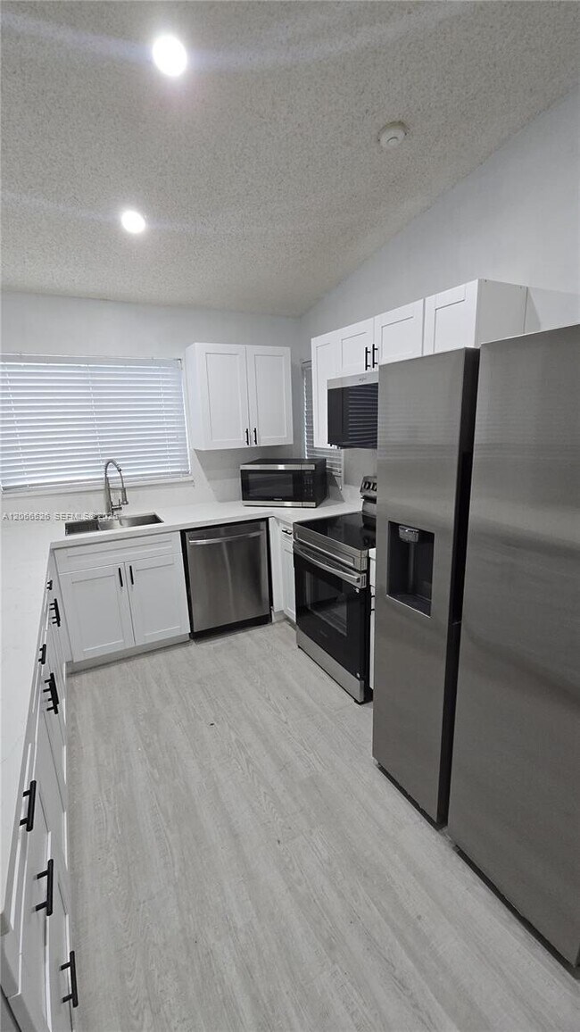 Building Photo - 1291 SW 139th Pl