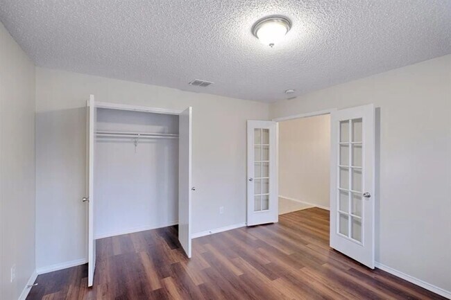Building Photo - 4604 Bellcrest Dr