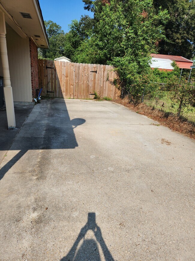 Building Photo - 2175 N Stevendale Rd