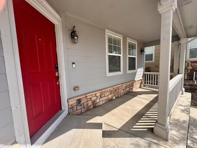 Building Photo - Large 4 bedroom home with a Fully Finished...