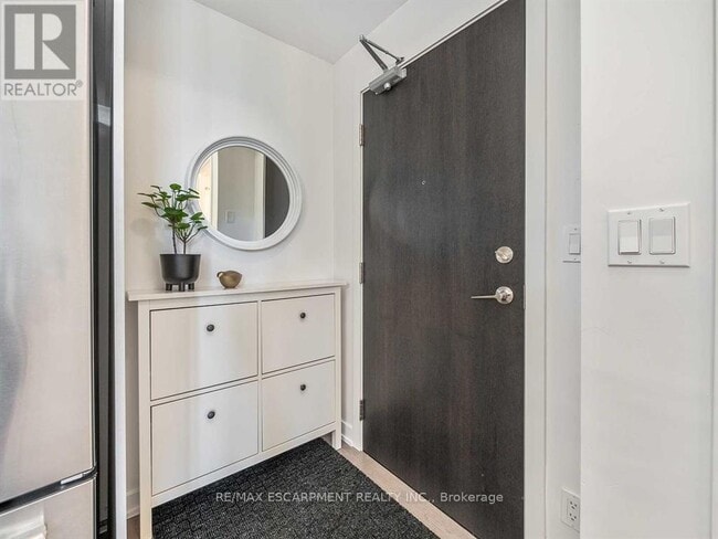 Building Photo - 50 Bruyeres Mews