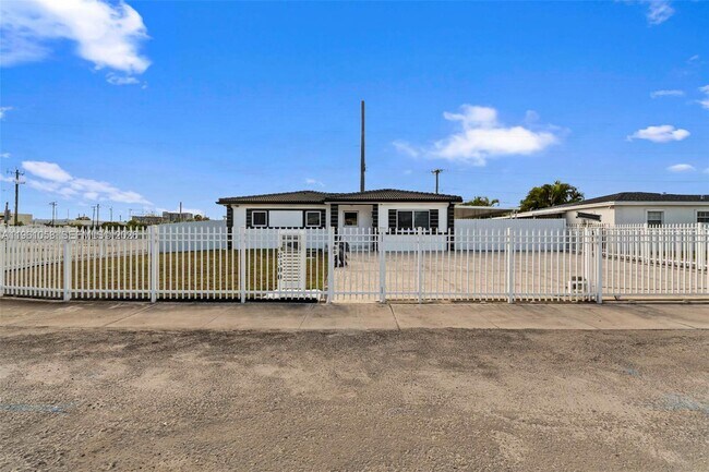 Foto del edificio - 8300 NW 35th Pl