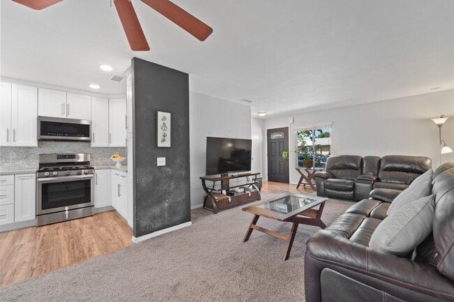 Building Photo - 3 Bedroom bright home in Mira Mesa with Sp...