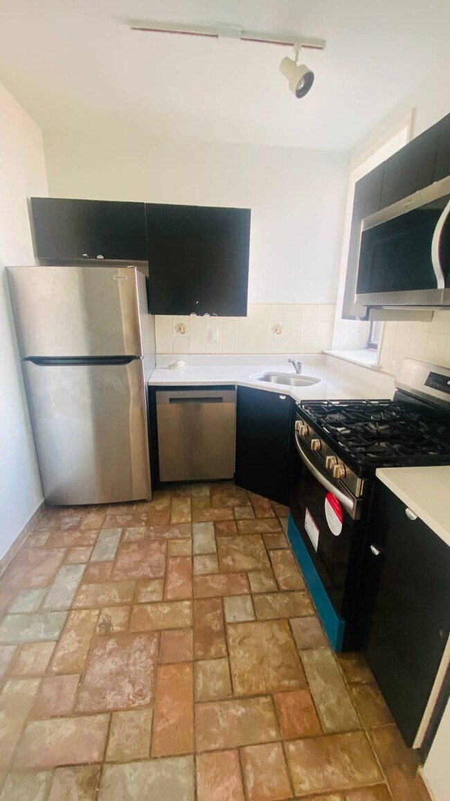 Foto del edificio - 40-04 36th Ave