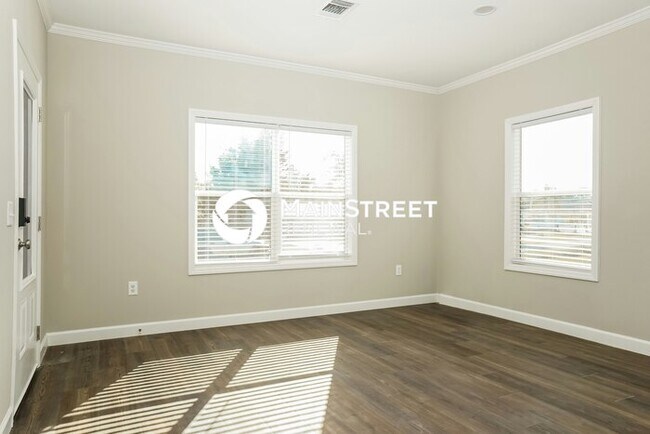 Building Photo - 4 Bedroom Pet-Friendly Home in North Port, FL with Main Street Renewal