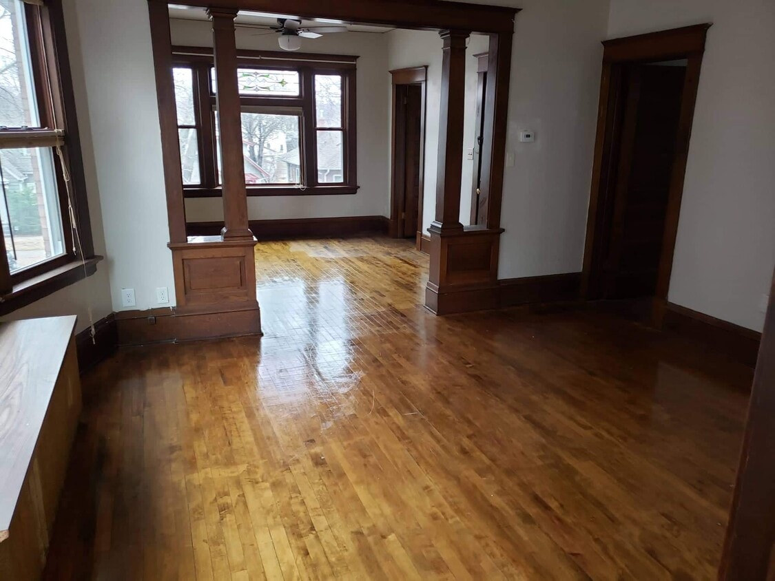 Primary Photo - 750 Geranium Ave E