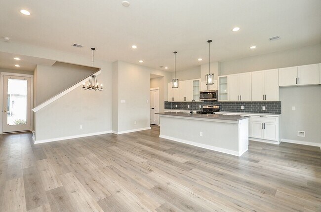 Foto del edificio - 6708 Parker Grv Ln