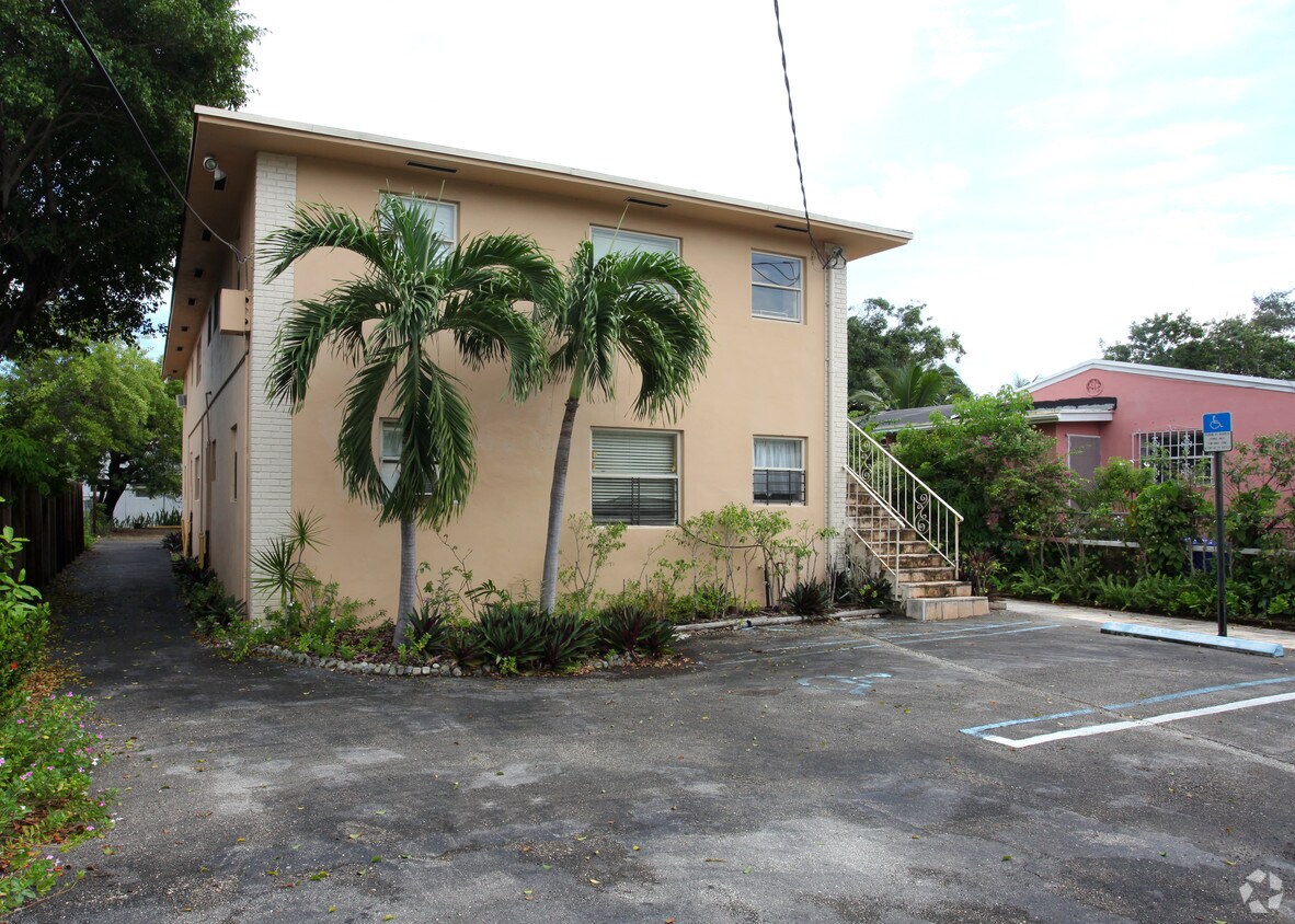 Building Photo - 3429 NW 5th Ave