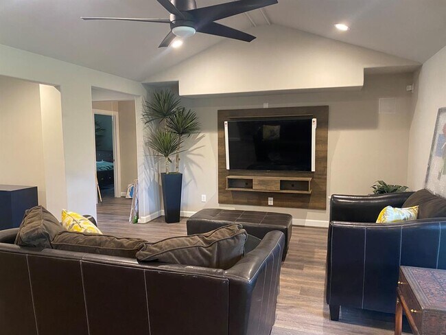 Foto del edificio - 5619 Cerritos Dr