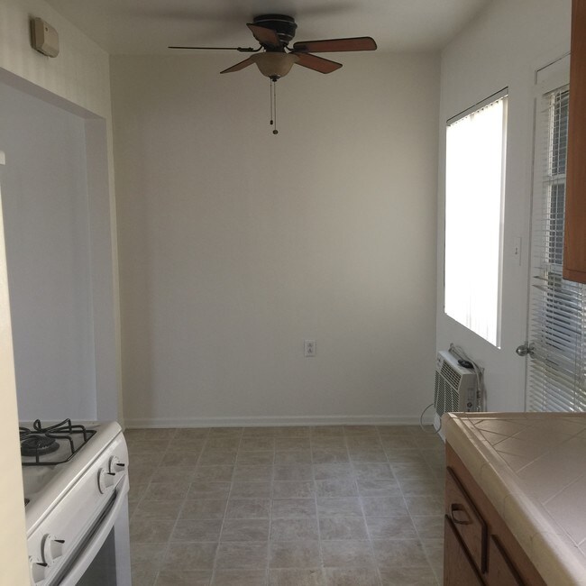 Foto del edificio - 241 N Jackson St