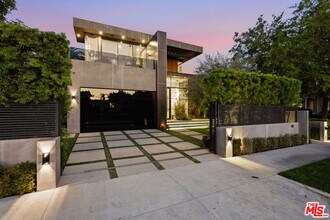 Building Photo - 418 N Sweetzer Ave