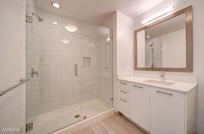 Building Photo - 1 br, 1 bath Apartment - 123 NE 23 St