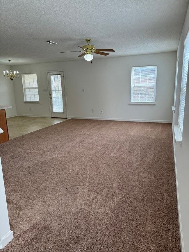 Building Photo - 115 Clusters Cir