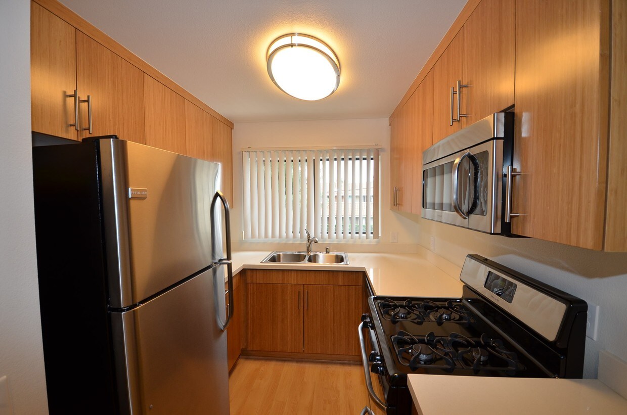 Foto principal - 9710 Zelzah Ave