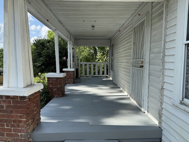 Building Photo - 1249 Waverly St