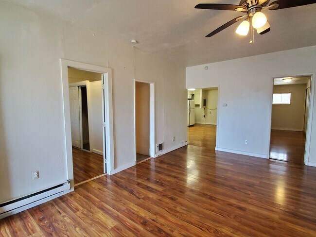 Building Photo - 2 br, 1 bath House - 417 S County Road