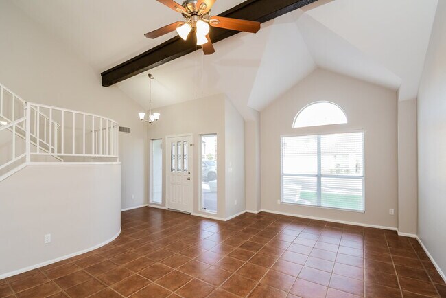 Foto del edificio - 6921 W Behrend Dr