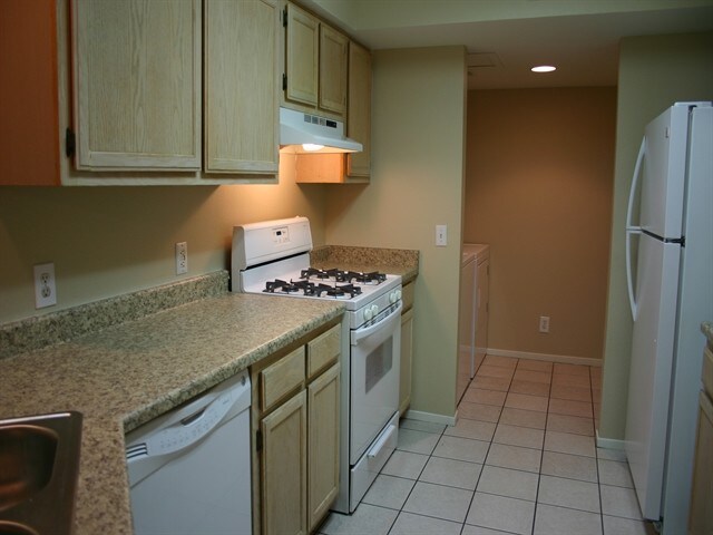 Building Photo - 2818 Briar Knoll Drive