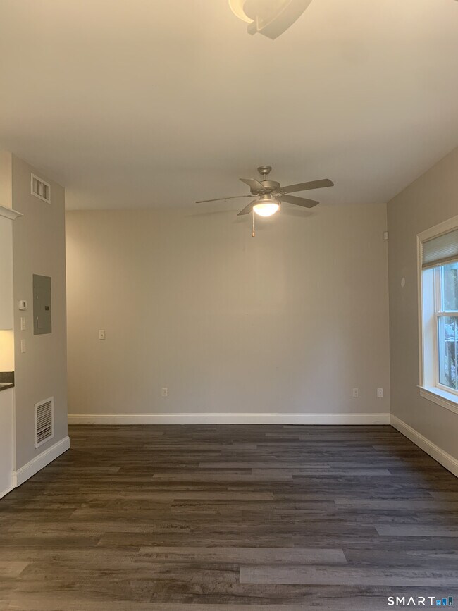 Foto del edificio - 502 Edgewater Cir