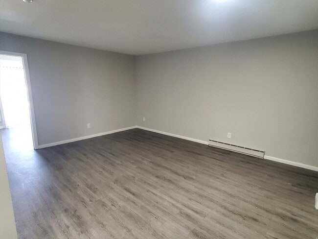 Foto del edificio - 760 Cummins Hwy