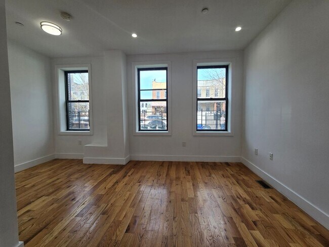 Building Photo - 195 Herzl St