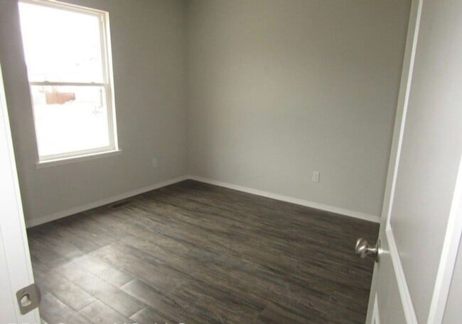 Building Photo - Duplex in Ozark!!