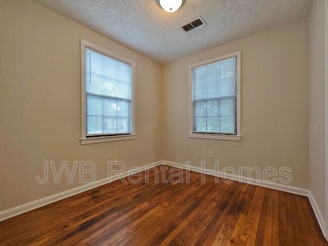 Building Photo - 5212 Attleboro St