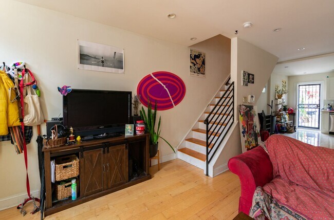 Foto del edificio - Two Bedroom Point Breeze Townhouse