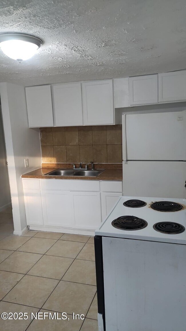 Foto del edificio - 1599 W 30th St