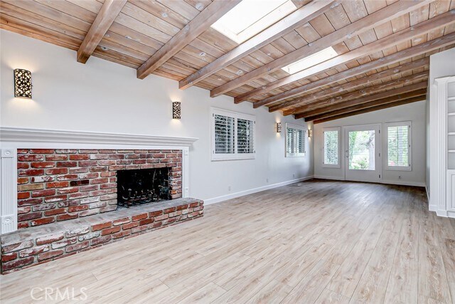 Building Photo - 1404 N Poinsettia Ave
