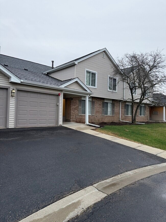 Foto del edificio - 7040 Remington Ct