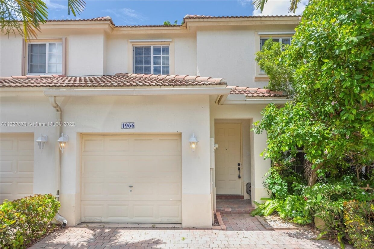 1966 NW 79th Terrace, Hollywood, FL 33024 Townhouse for Rent in