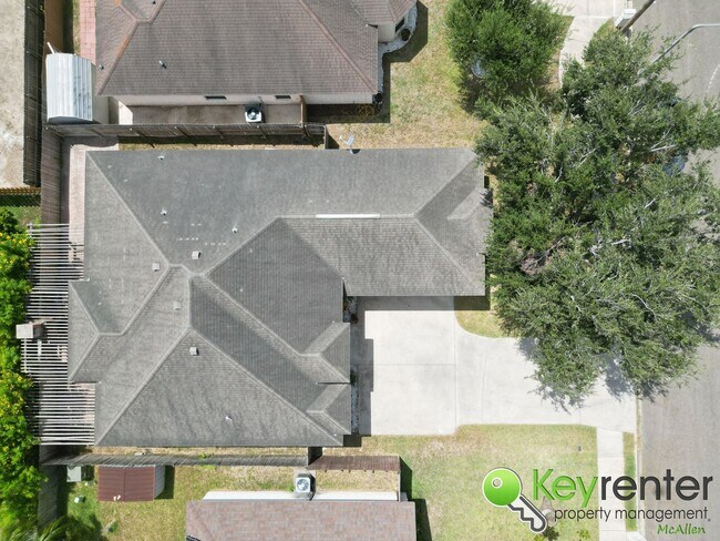Building Photo - 3Bed/2Bath Gorgeous and move in ready.  (S...