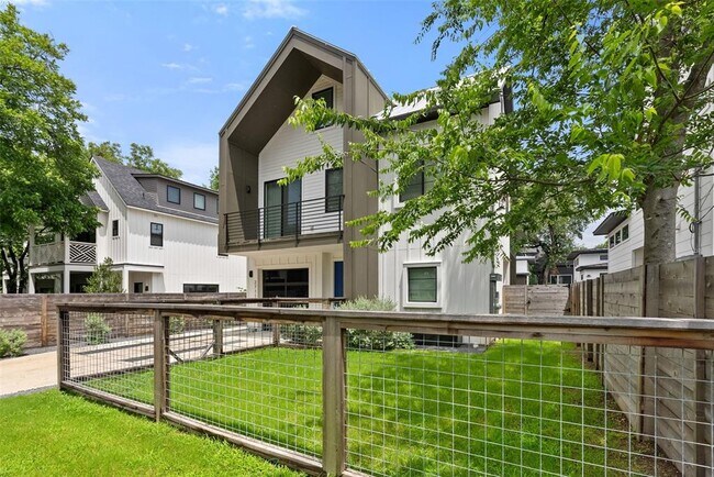 Foto del edificio - 2711 Stacy Ln