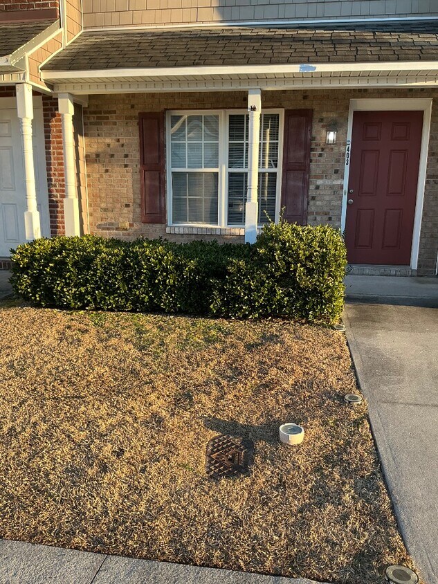 Foto del edificio - 403 Springwood Dr