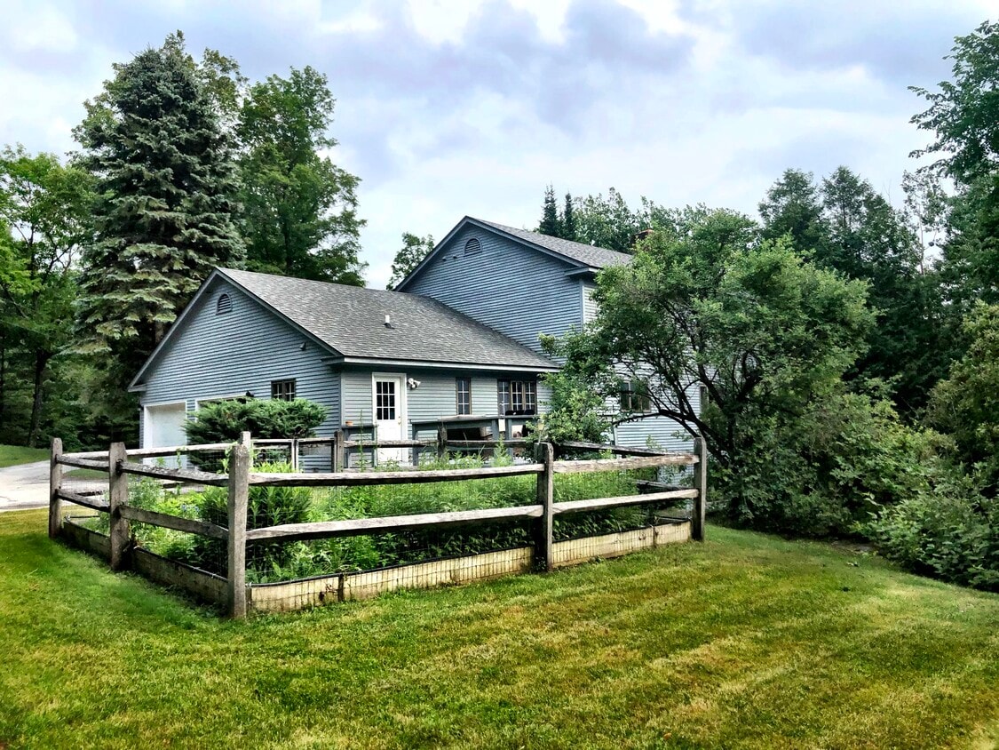 Primary Photo - 81 Windward S