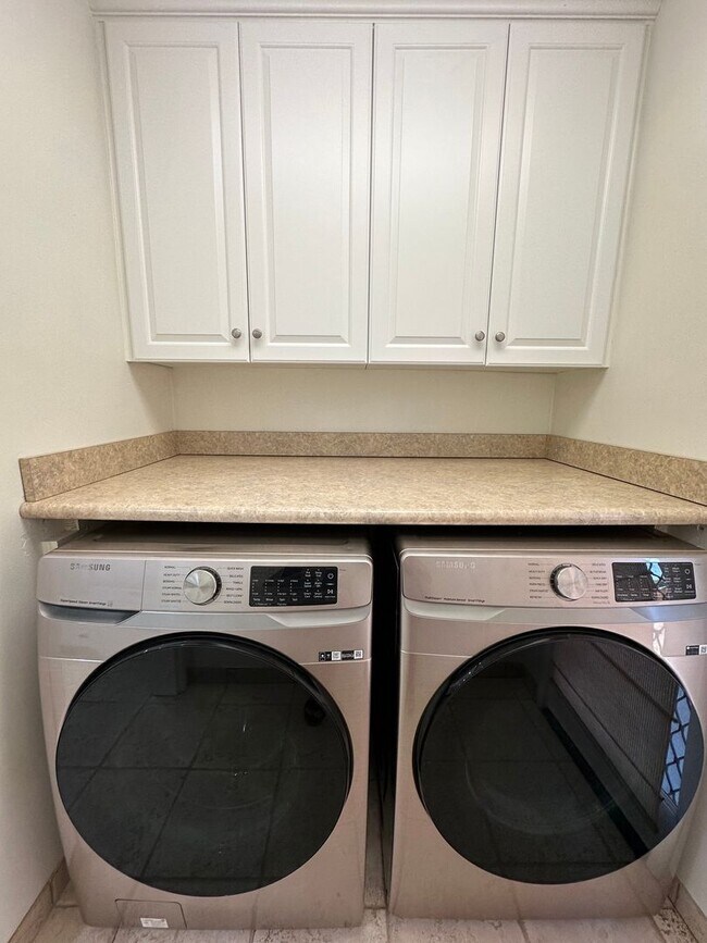 Building Photo - SW Visalia Home coming soon!!