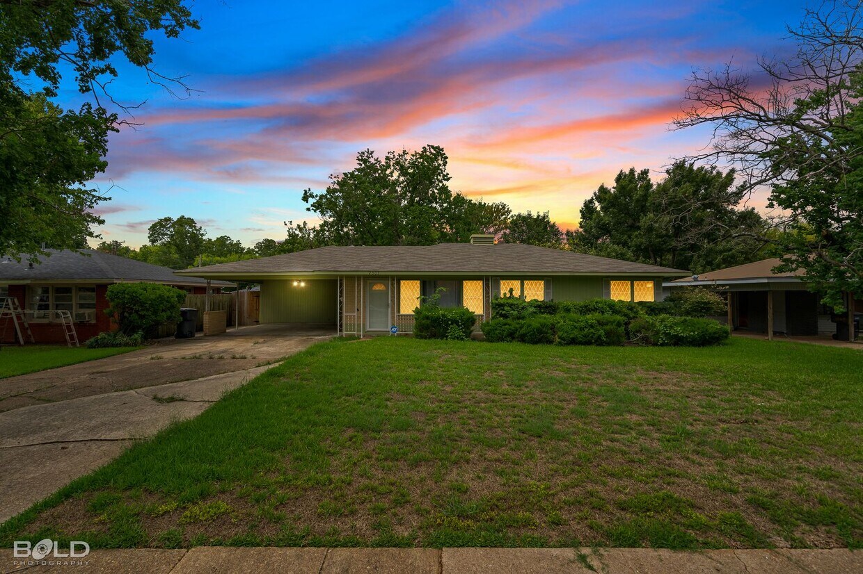 Primary Photo - BEAUTIFUL 3 BEDROOM 2 BATH IN BOSSIER