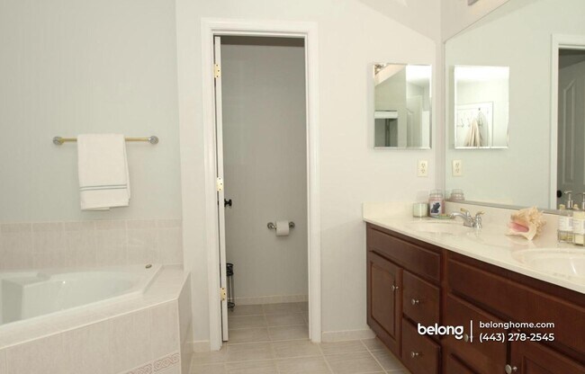 Building Photo - 5411 Chillingham Pl