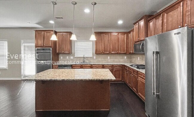 Foto del edificio - Beautiful 4-Bedroom Home: Comfort and Convenience Await / Pet-Friendly / Vouchers Accepted.