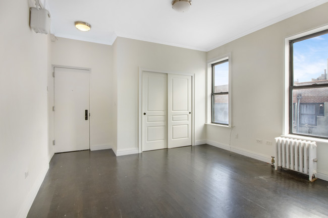 Building Photo - 156 Sullivan St